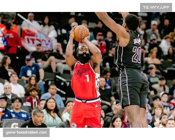 快船伦纳德连续44场20+ 进攻效率127.7助球队稳居西部前八 快船伦纳德连续44场20+ 进攻效率127.7助球队稳居西部前八